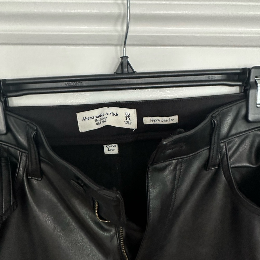 Abercrombie Vegan Leather size 30/10L. read label for description